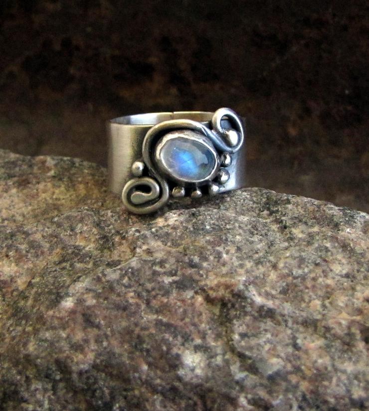 Squiggle Ring with Rainbow Moonstone